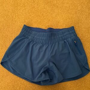 Hotty hot low rise 4 inch lululemon short